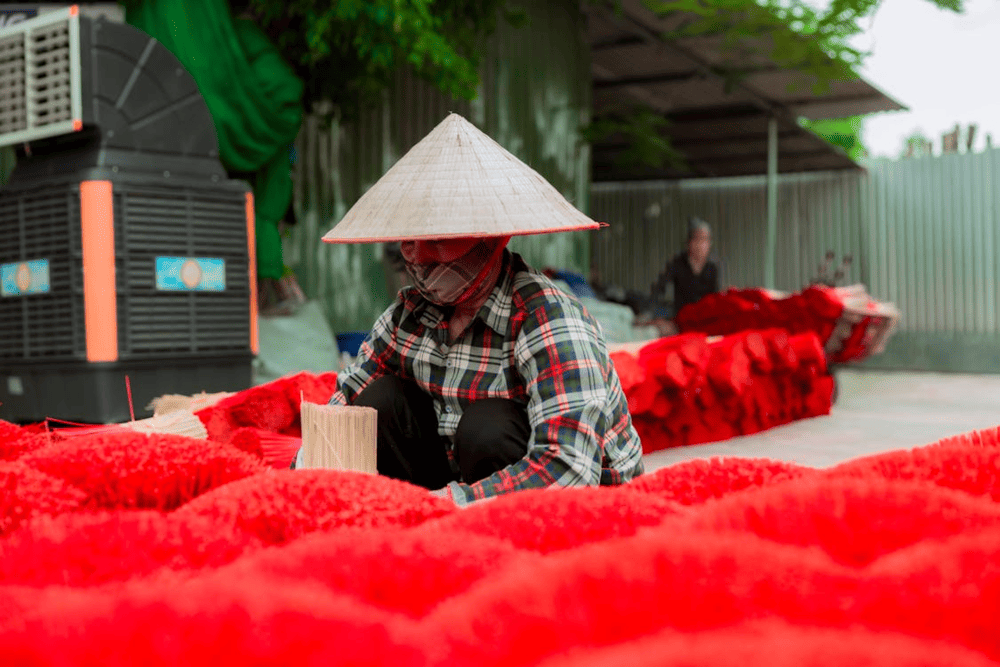 The traditional conical hat is the most commonly used in Vietnam today due to its durability and light weight (Source: Pexels)